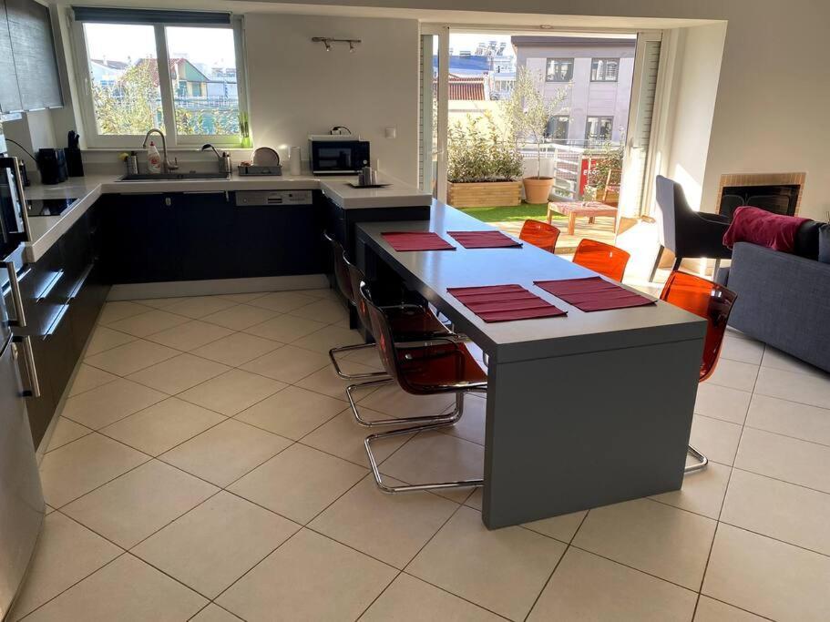 Spacious And Sunkissed 3br & 2 Bathrooms