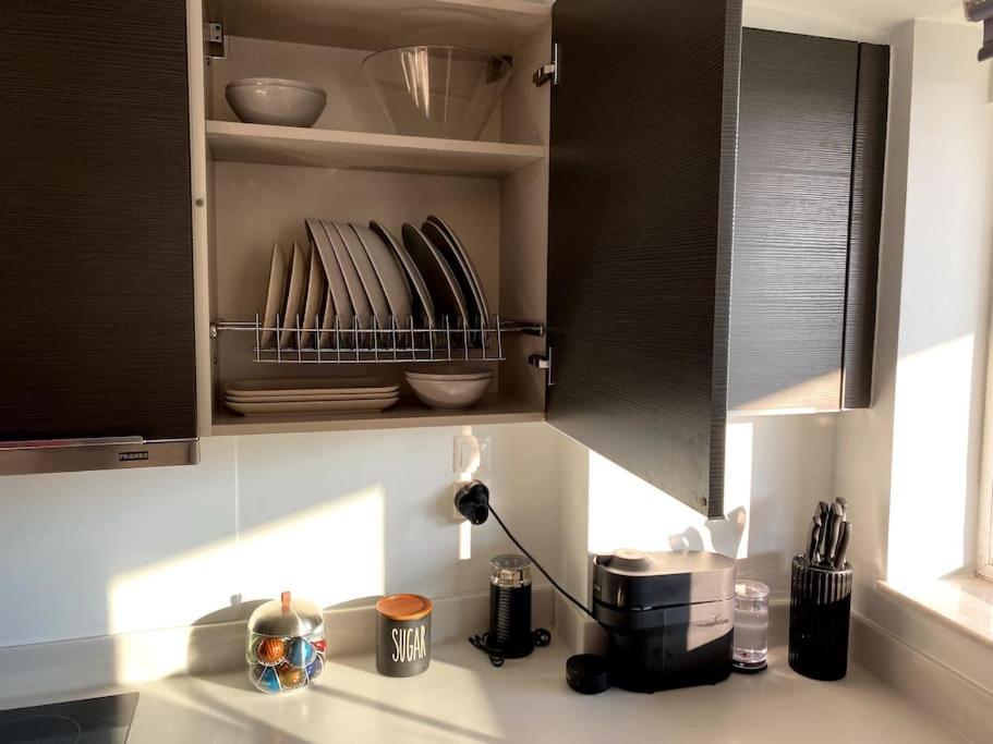 Apartment Spacious And Sunkissed 3br & 2 Bathrooms