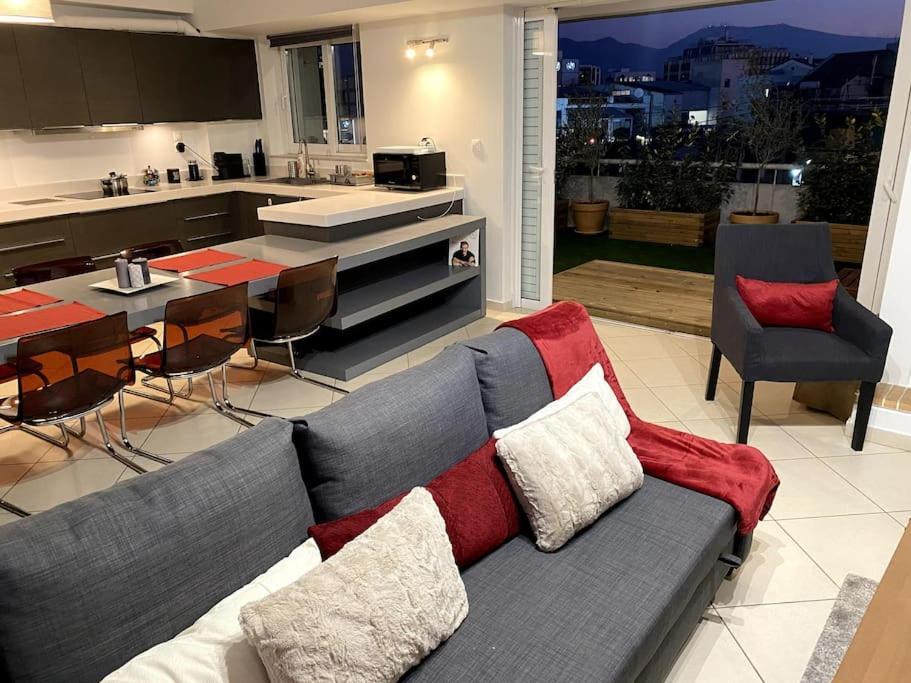 Apartment Spacious And Sunkissed 3br & 2 Bathrooms