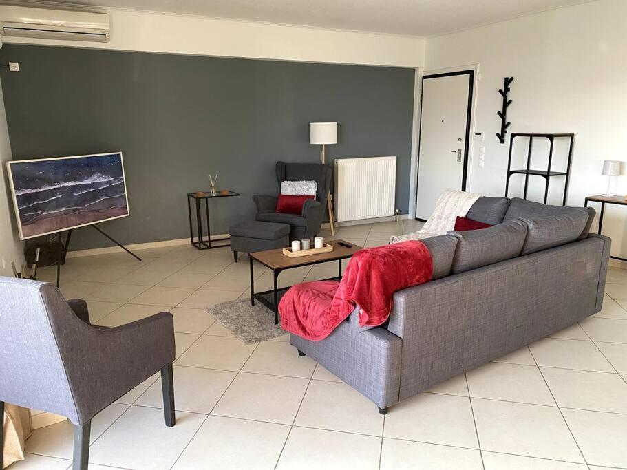 Apartment Spacious And Sunkissed 3br & 2 Bathrooms Athens