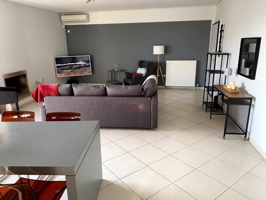 Apartment Spacious And Sunkissed 3br & 2 Bathrooms