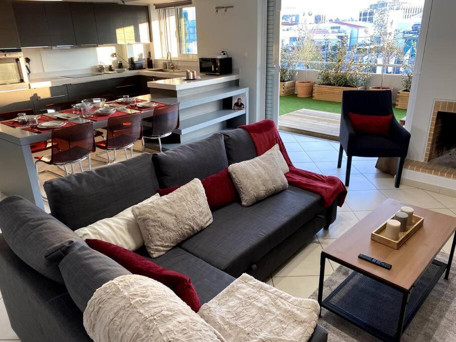 Spacious And Sunkissed 3br & 2 Bathrooms Apartment Athens