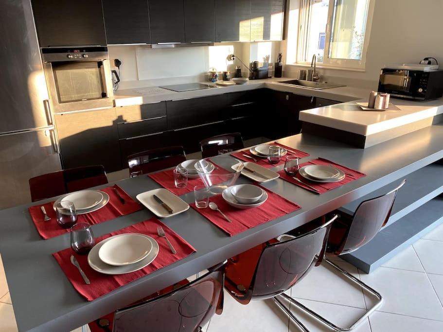 Spacious And Sunkissed 3br & 2 Bathrooms