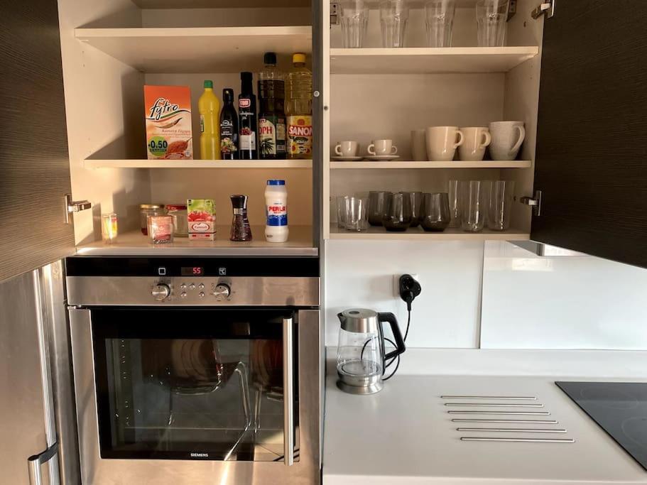Spacious And Sunkissed 3br & 2 Bathrooms Apartment Athens