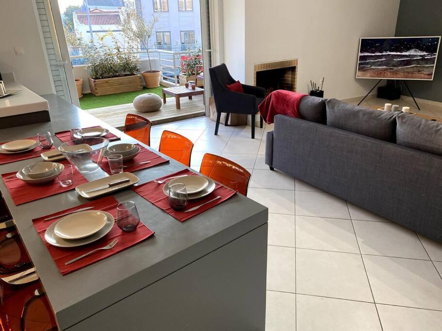 Apartment Spacious And Sunkissed 3br & 2 Bathrooms Athens