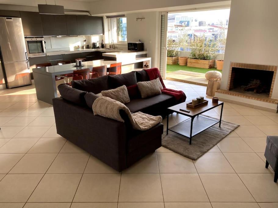 Spacious And Sunkissed 3br & 2 Bathrooms