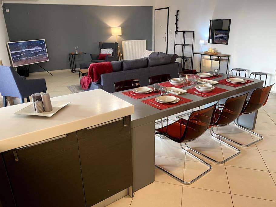 Spacious And Sunkissed 3br & 2 Bathrooms