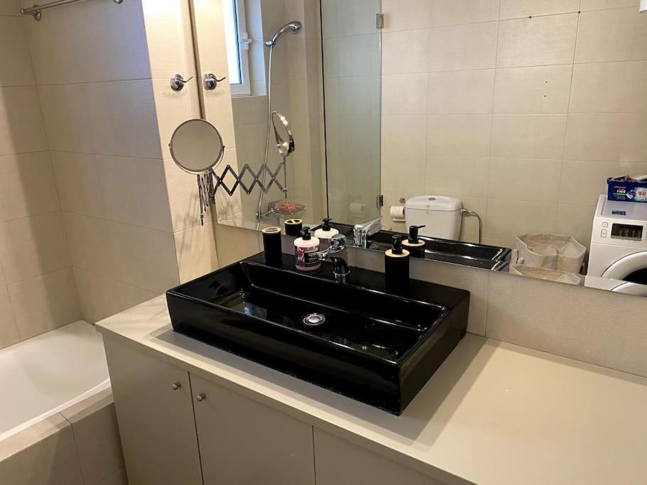 Apartment Spacious And Sunkissed 3br & 2 Bathrooms *