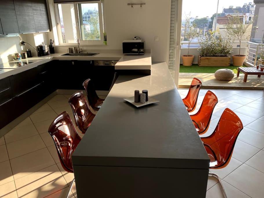 Spacious And Sunkissed 3br & 2 Bathrooms